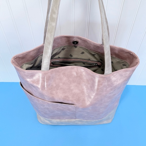 Coco+Carmen Vegan Leather Elegant Pink shoulder bag - Picture 16 of 17